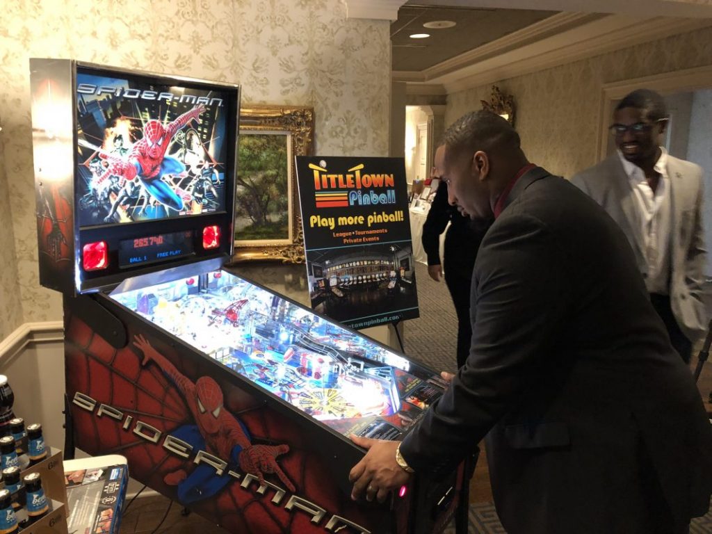 Green Bay Packers Mike Daniels Playing Spiderman Pinball at Touchdowns for Hope 10-5-18.