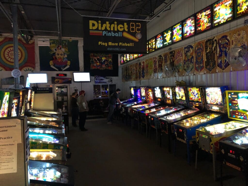 100 Pinball Machine Arcade Green Bay, WI
