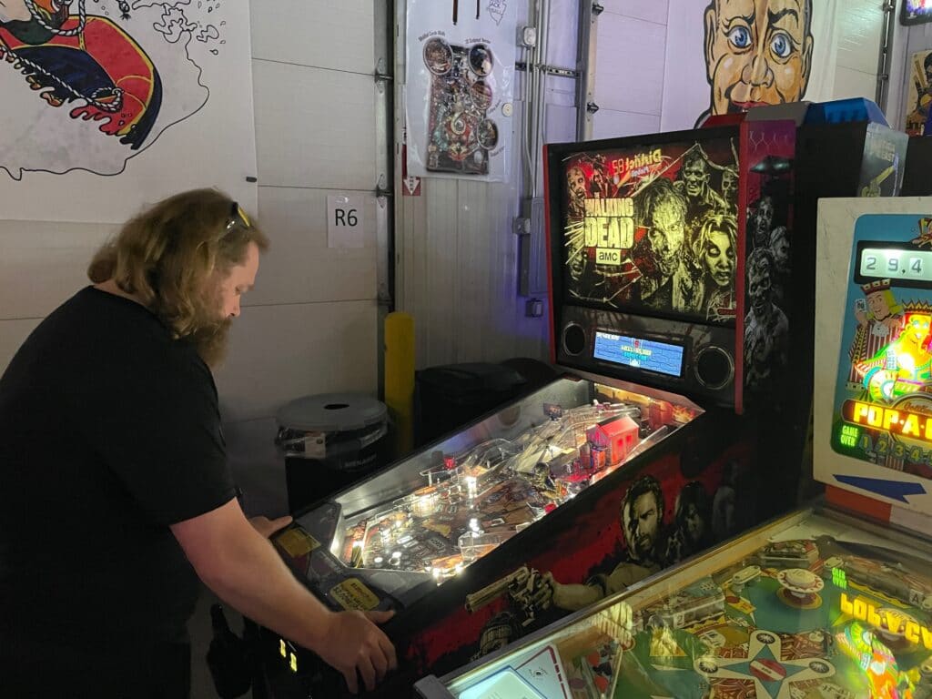 The Walking Dead Pinball Machine District 82 Pinball arcade